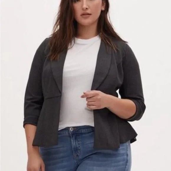 NWT Torrid Studio Luxe Charcoal Gray Ponte Peplum Blazer Size 3 or 22/24 Plus - Picture 1 of 3